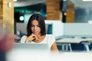 Cuidados debe tener con lentillas ordenador