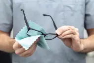 Como limpiar gafas correctamente